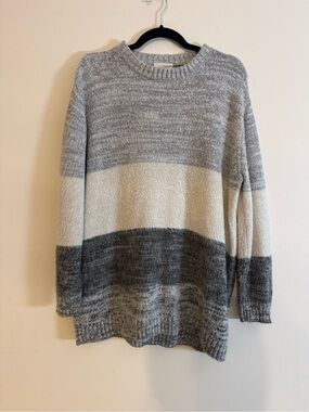 Universal Thread Colorblock Crewneck Sweater - Gray and Cream